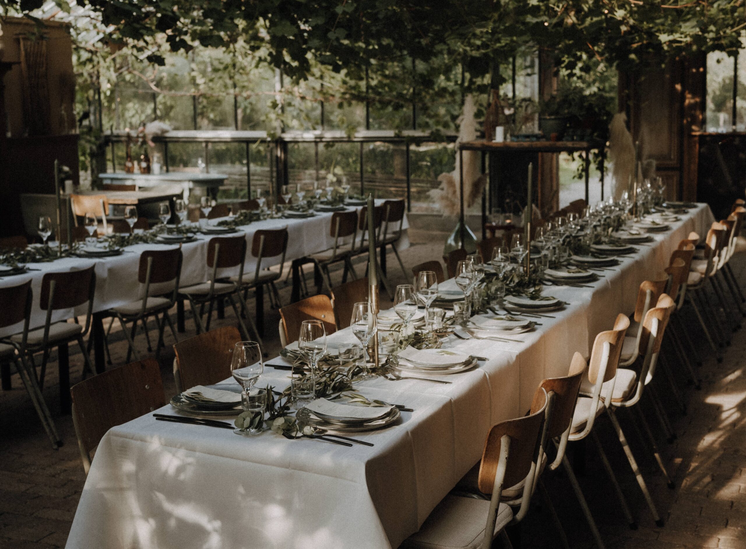 Smokey greenhouse outdoor wedding De Kas diner